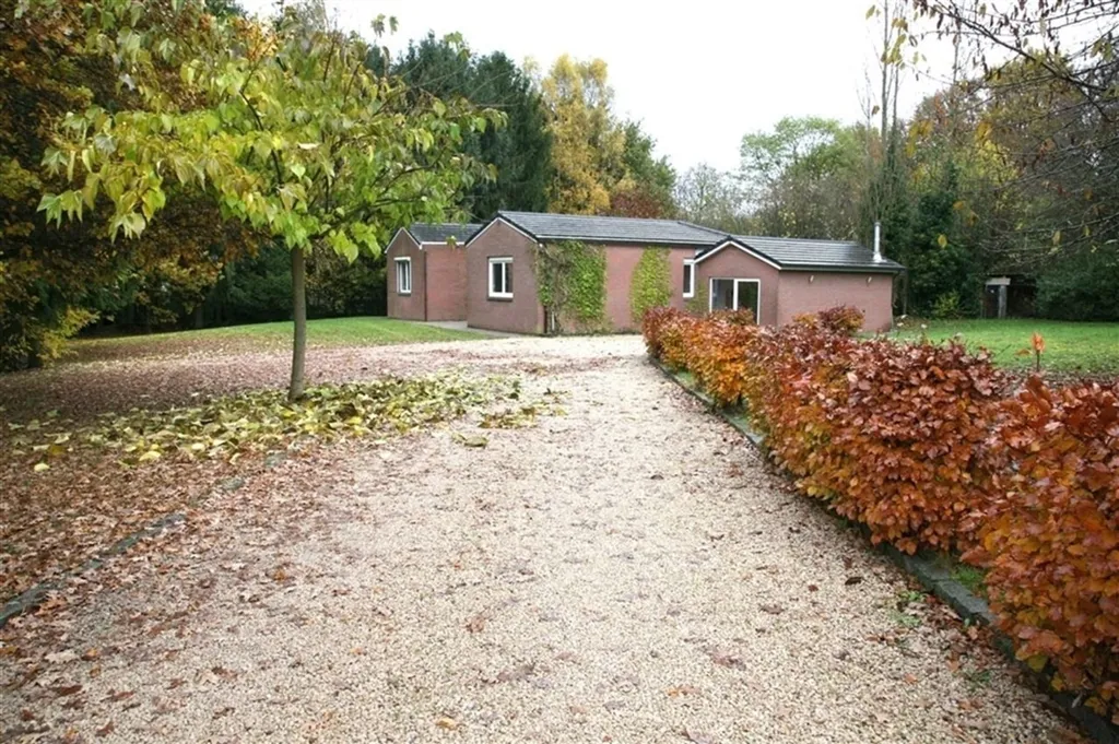 Extérieur - Maison de Plain-Pied au Calme avec Terrasse à Bruxelles