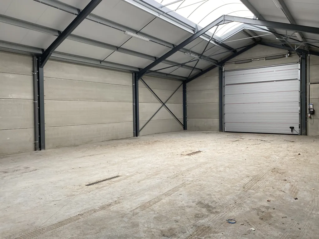 Garage - Warehouse for Rent with Drive-Thru in Izegem