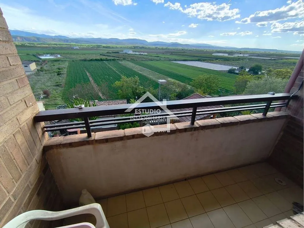 Balcon - House with Terrace and Garage in Mendavia