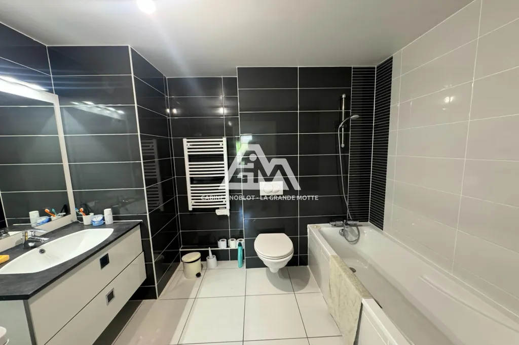 Salles de bain - Appartement avec Terrasse au Point Zéro