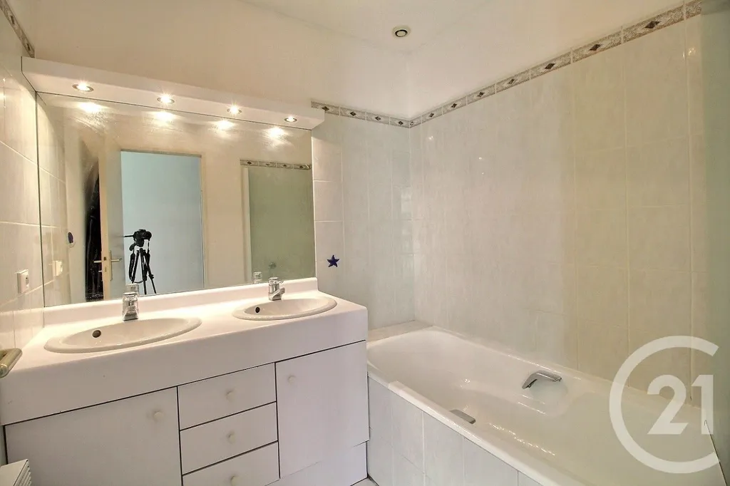 Bagni - Duplex Apartment with South Balcony in Antony Centre
