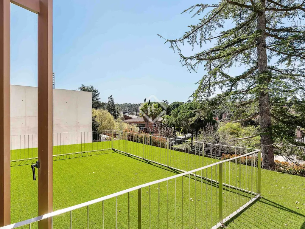 Aed - Minimalist Villa with Infinity Pool in El Golf, Sant Cugat