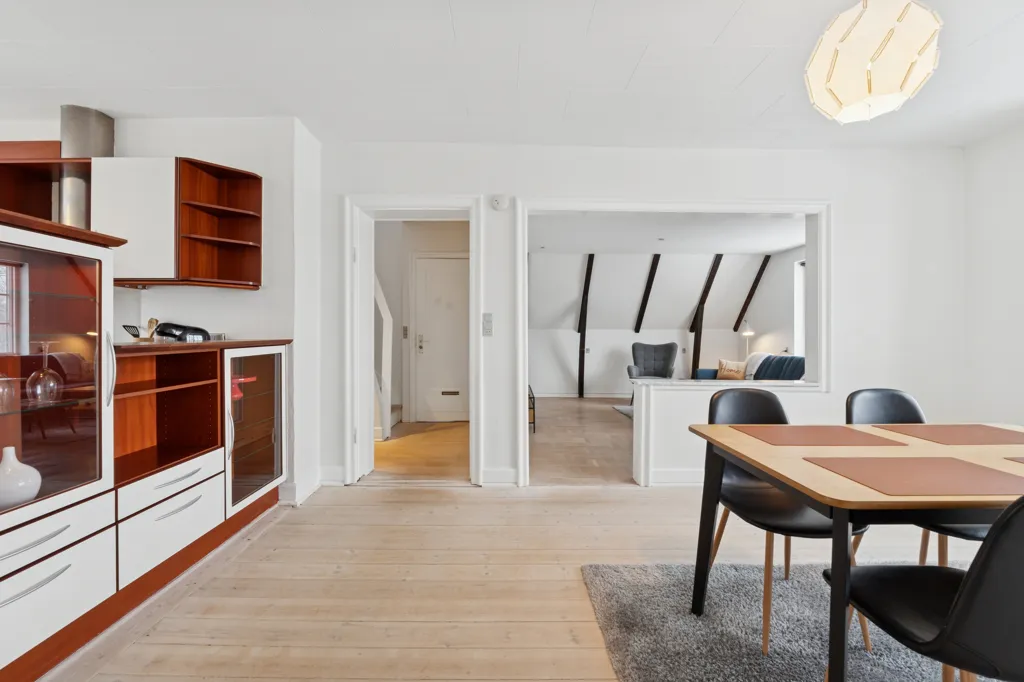 Dining Room - Light-Filled Apartment with Balcony in Odense M