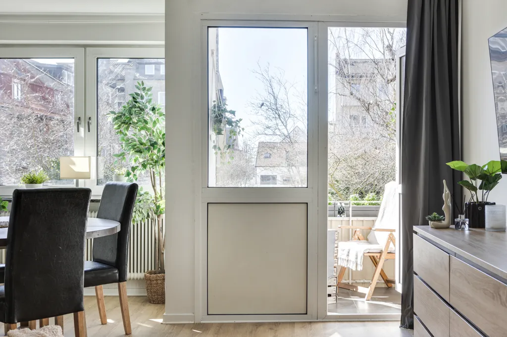Sala da pranzo - Apartment with South-Facing Balcony in Central Location