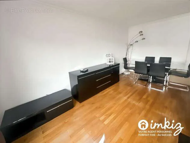 Living Room - T3 with Parking in Croix-Rousse, Lyon