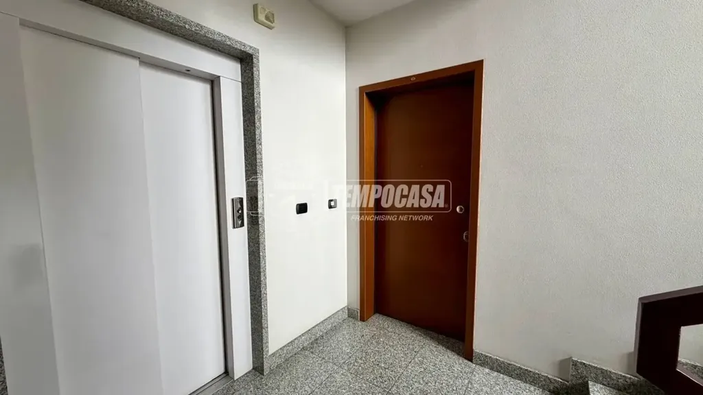 Entrée - Bright 2-Bedroom Apartment with Terraces in Torino