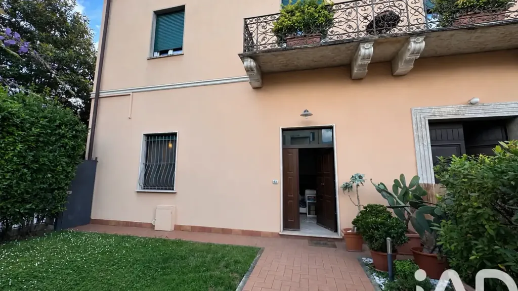 Exterior - Ground Floor Apartment with Garden in Querceta