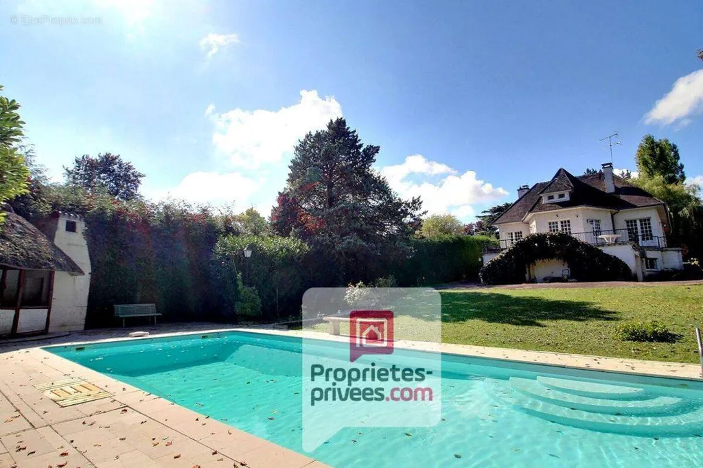Bassein - Spacious House with Pool in Amilly