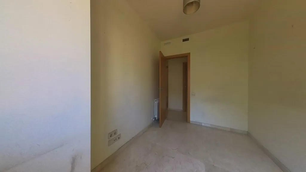 Esik - Occupied Flat with Terrace in Sabadell