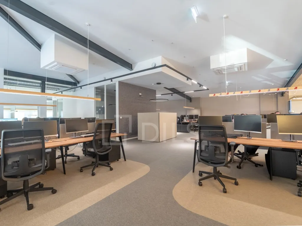 Bureau - Office with Terrace in Fabric Complex, Maia
