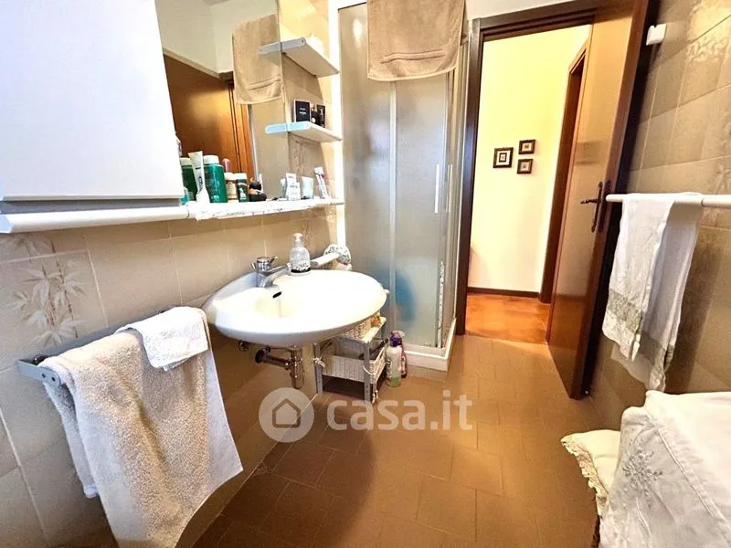 Salles de bain - Triplex with Double Garage in Varese