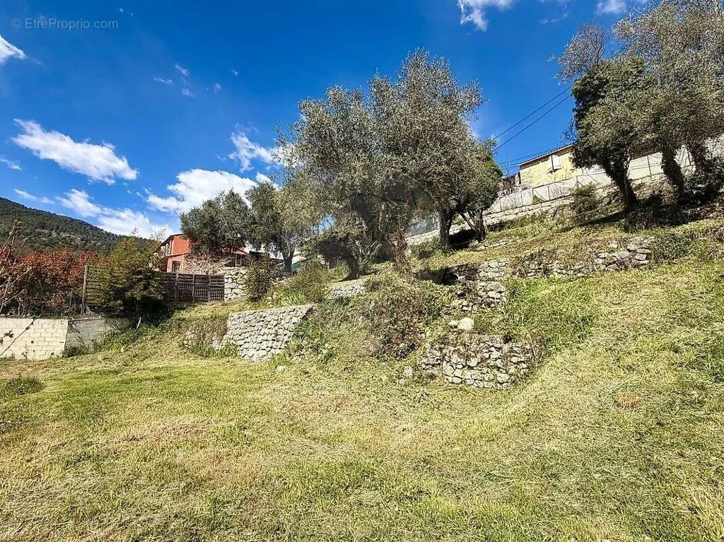 Aed - Buildable Plot with South Exposure in Tourrette-Levens