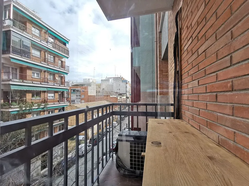 Balcony - 1-Bedroom Flat with Terrace in Cuatro Caminos