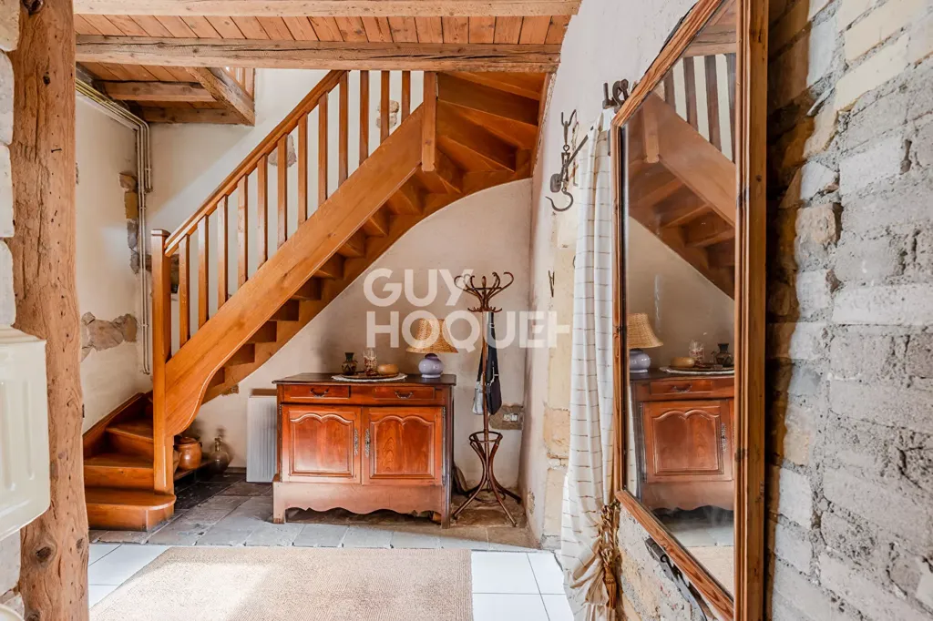 Esik - Architect's House with Patio in Croix Rousse