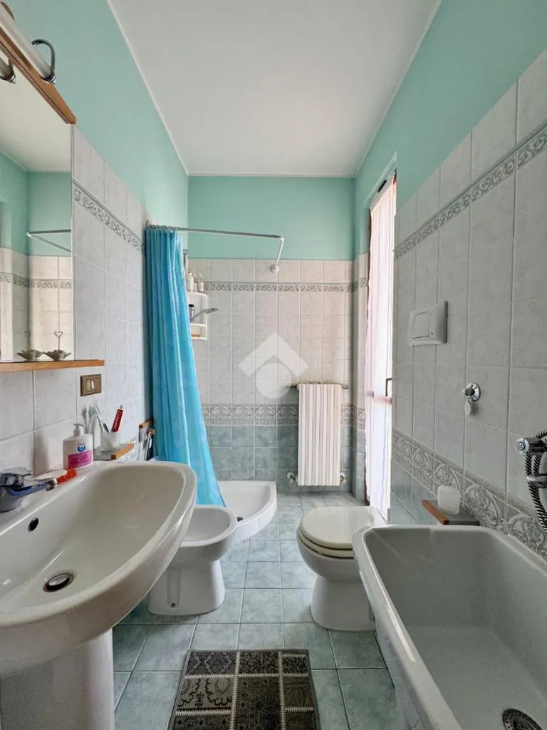 Bathrooms - Bifamiliare Villa with Garden in Montelabbate