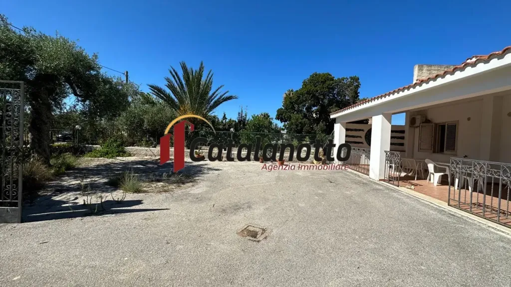 Exterior - Villa with Solar Panels in Selinunte, Sicily