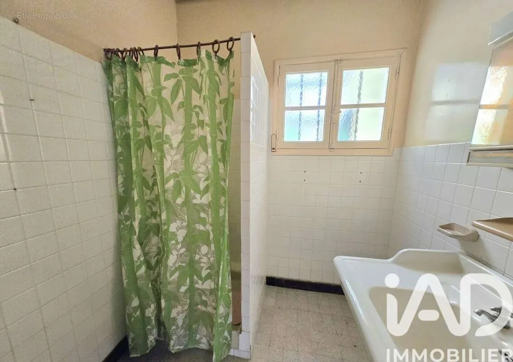 Bathrooms - House to Renovate with Garden in Hostens