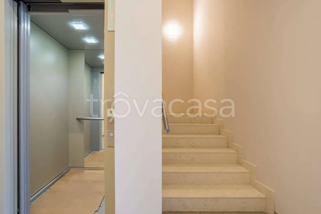 Pièces - Mansard Apartment with Lift in Busca