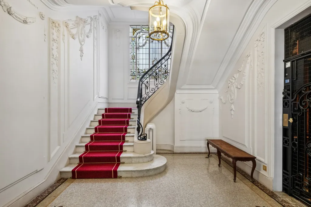 Toad - Haussmannian Flat with Eiffel Tower View in Champs-de-Mars