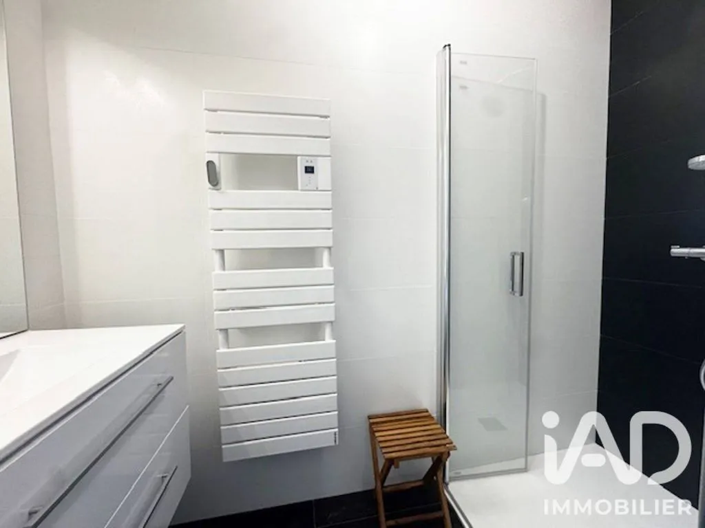 Bathrooms - Contemporary Villa with Pool in Batz-sur-Mer