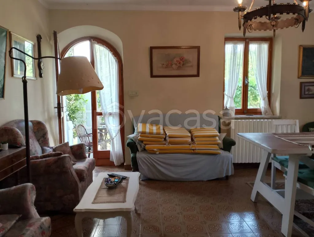 Living Room - Independent Villa with Private Garden in Barge