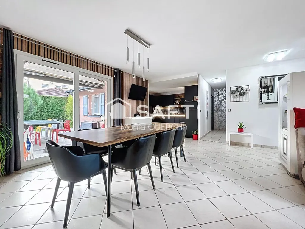 Salle à manger - Villa Rénovée avec Piscine en Campagne