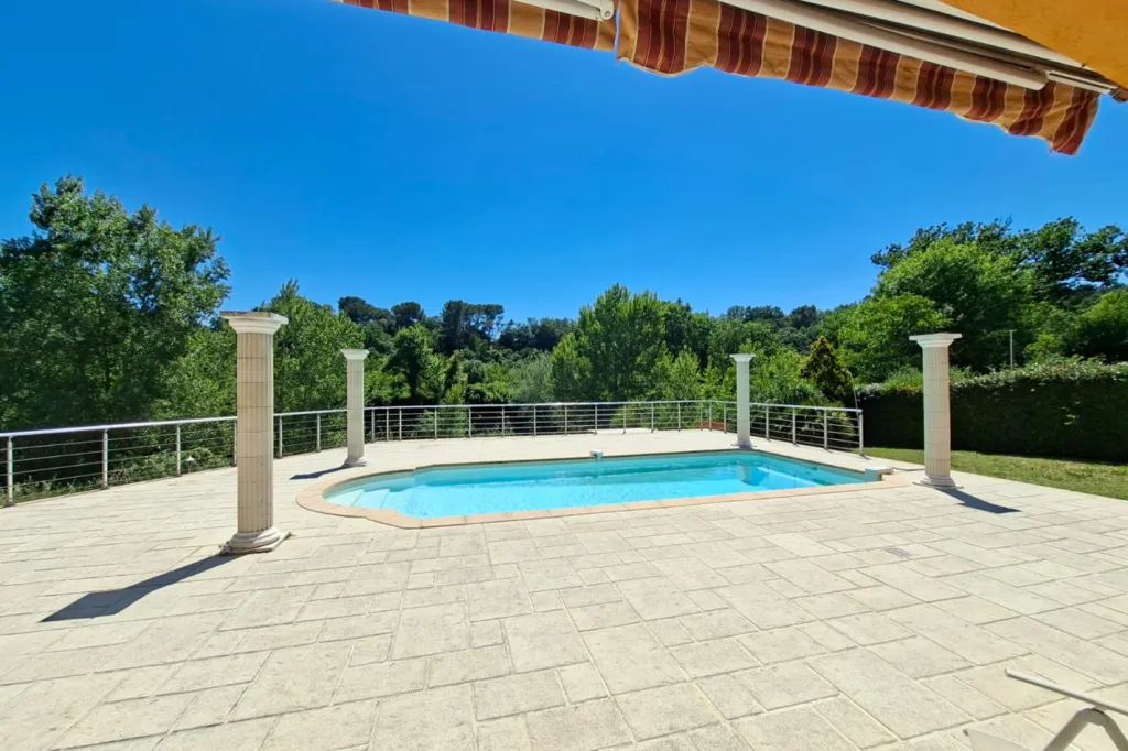 Piscine - Villa Provençale avec Piscine à La Motte