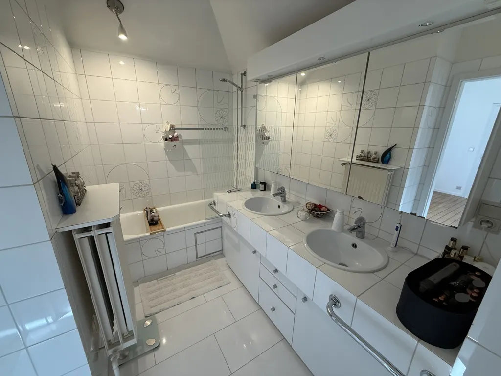 Salles de bain - Maison d'Architecte 4 Chambres à Kraainem