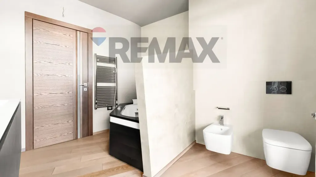 Bathrooms - Modern Apartment with Terrace in Legnano