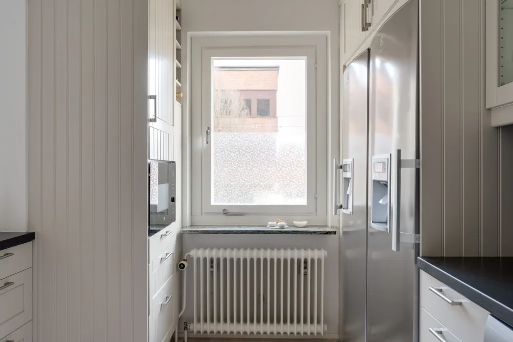 Cuisine - Renovated 3-Bedroom with Balcony in Southeast