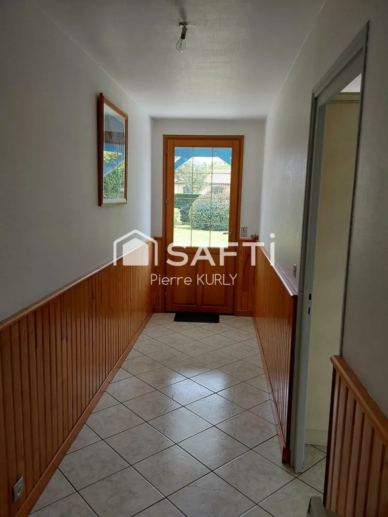 Entrée - Maison de Plain-Pied avec Garage Double près de Périgueux