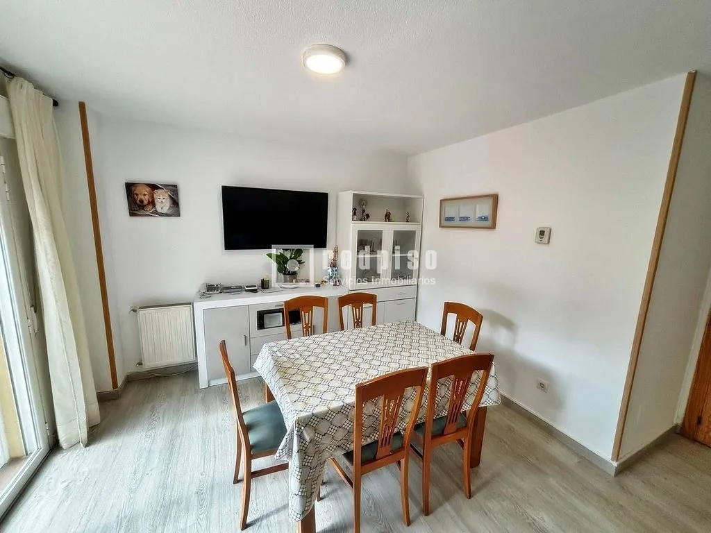 Söögituba - Semi-detached House with Garage in Alovera