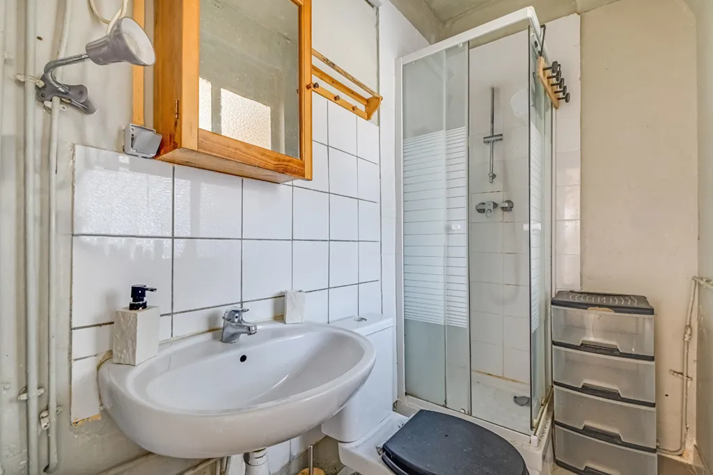 Salles de bain - Appartement Traversant avec Charme Ancien à Paris