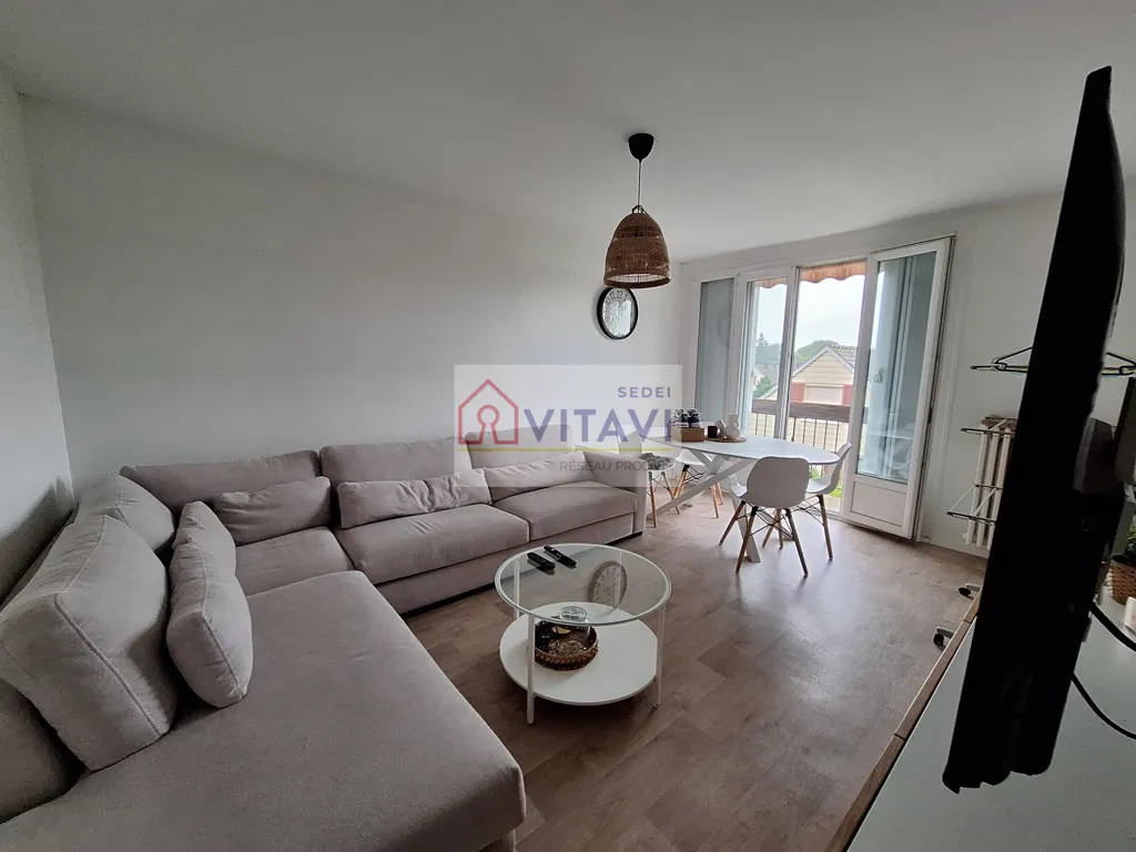 Elutuba - 3-Bed Apartment with Balcony in Creil