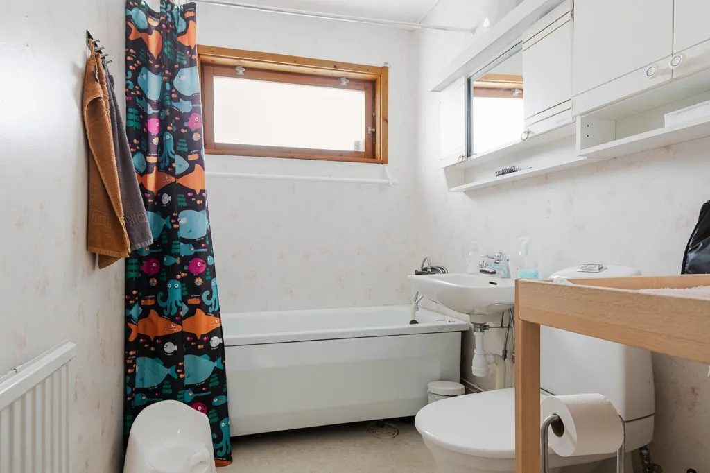 Baños - Well-Planned Villa with Private Garden in Varberg
