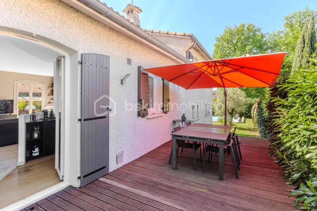 Terrace - Villa with Pool in Saint-Orens-de-Gameville