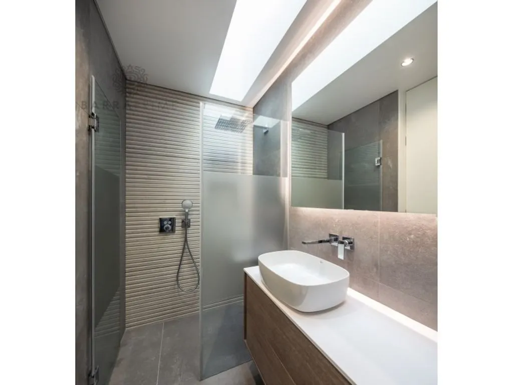 Bathrooms - Contemporary Villa with Golf View in Vilamoura