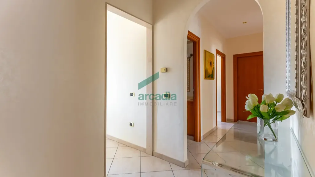 Entrée - 4-Bedroom Apartment with Balcony in Bari