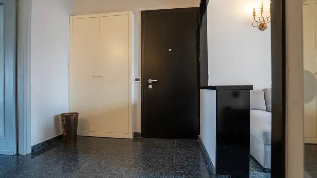 hallway_entrance