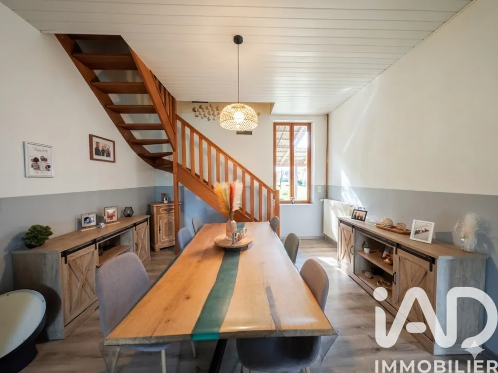 Salle à manger - Maison en Pierre avec Jardin à Hervilly