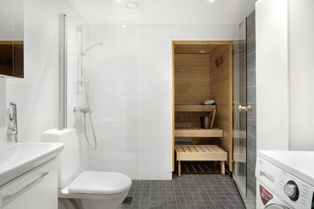 Salles de bain - Modern Apartment with Sauna in Kaivoksela, Vantaa