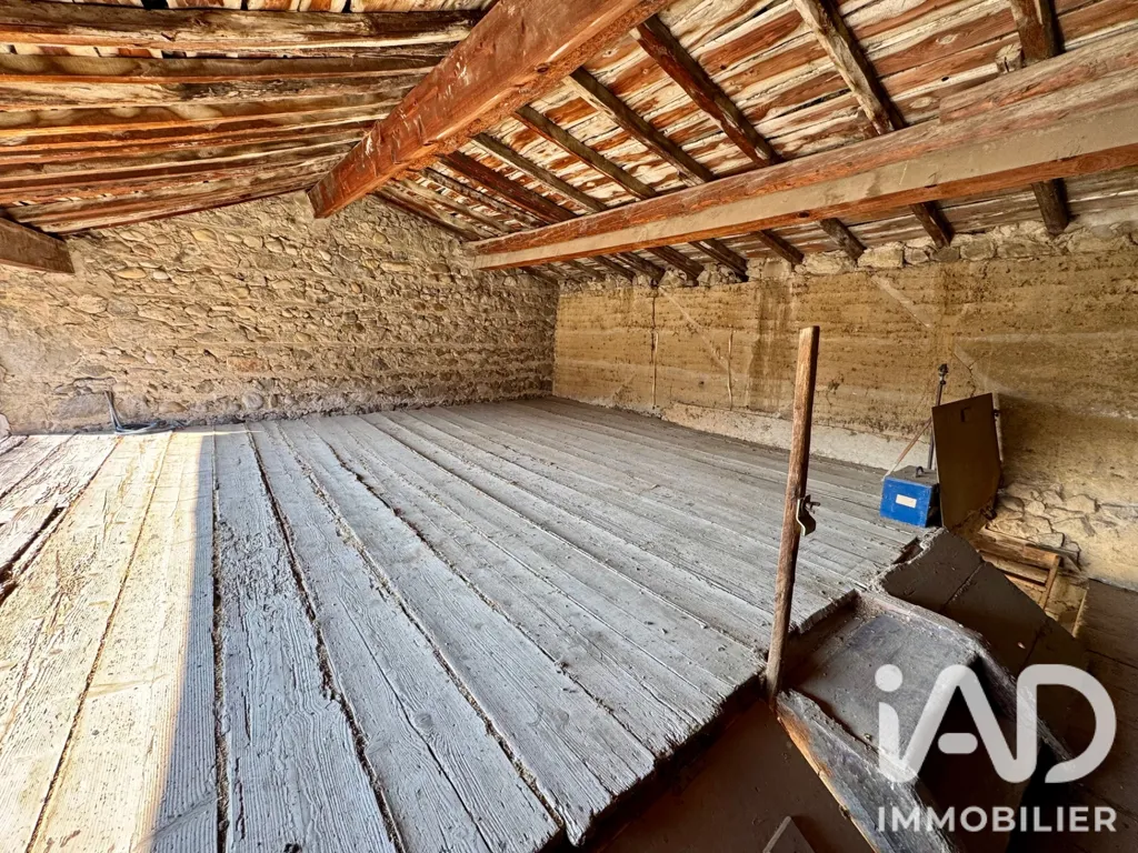 Stanze - House with Extensive Outbuildings in Serves-sur-Rhône