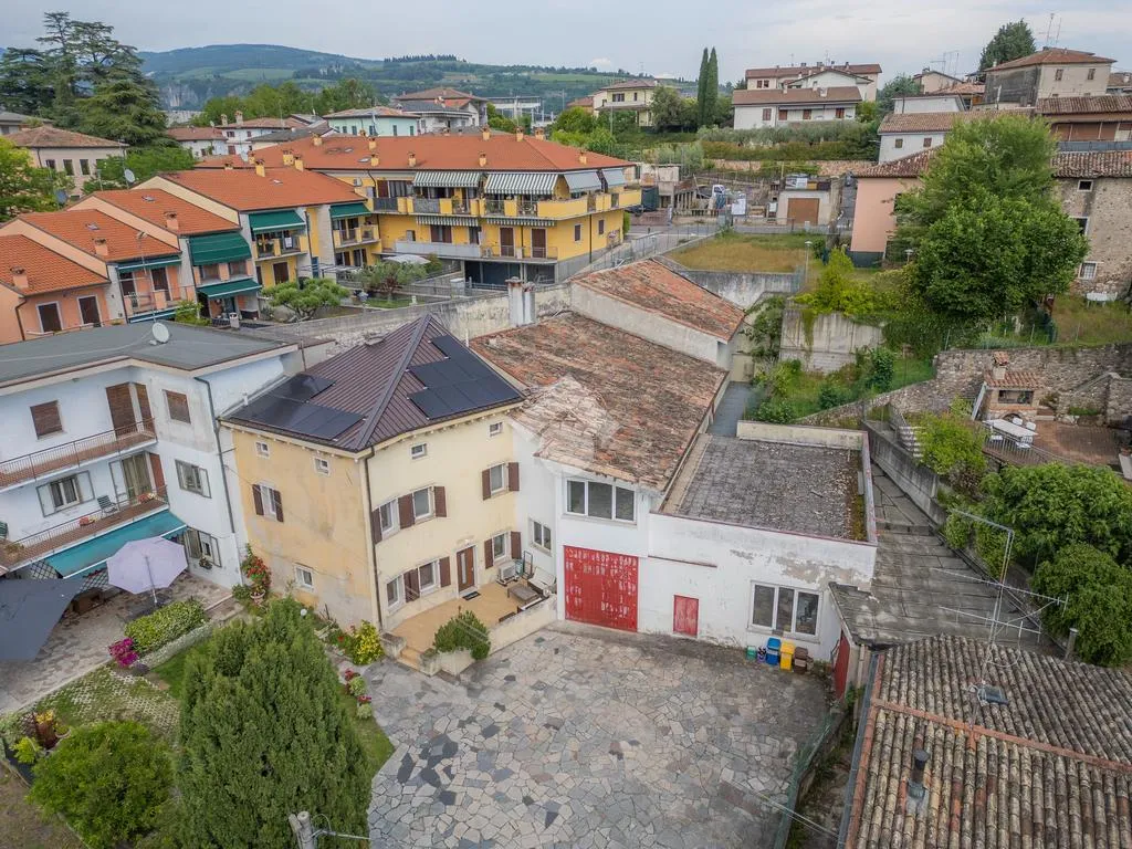 Aerial - Rustic House with River View near Verona