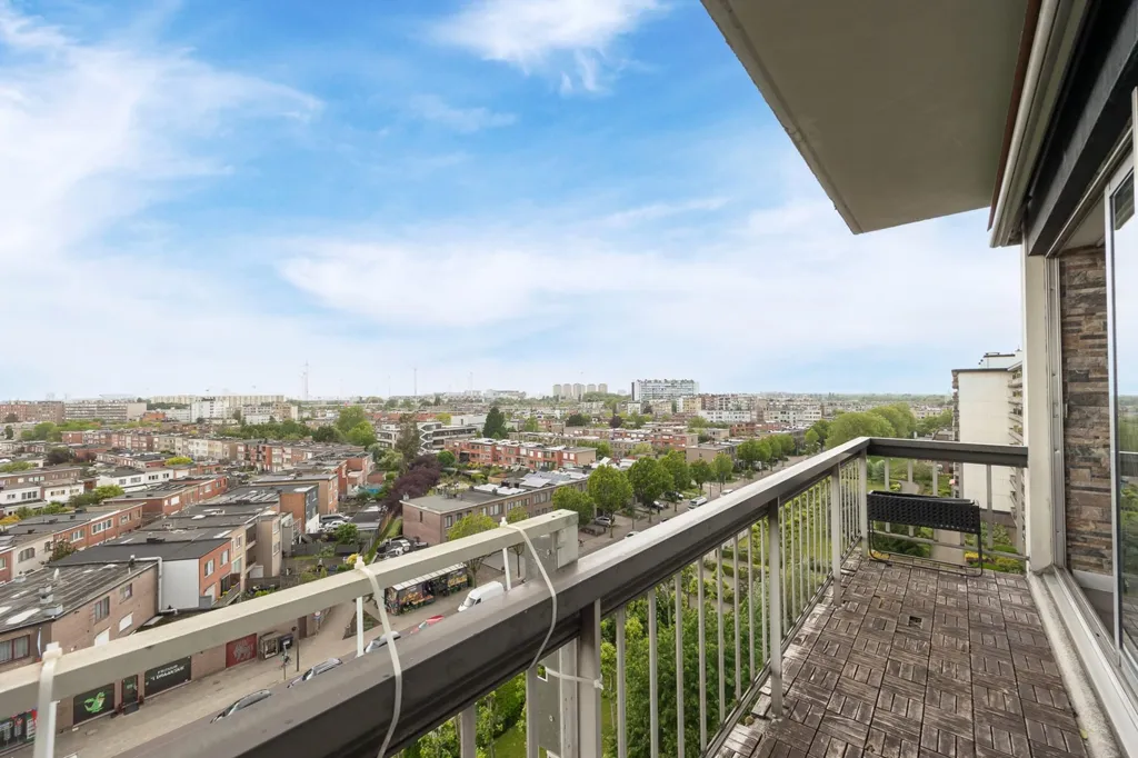 Balcon - Appartement avec deux terrasses et vue verdure à Merksem