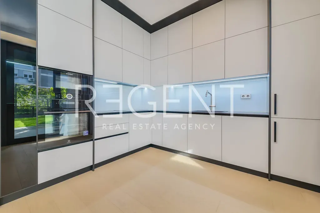 Cucina - Luxurious Apartment with Private Yard in Zagreb
