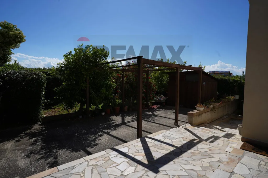 Terrace - Bifamiliar Villa with Garden in Lanciano