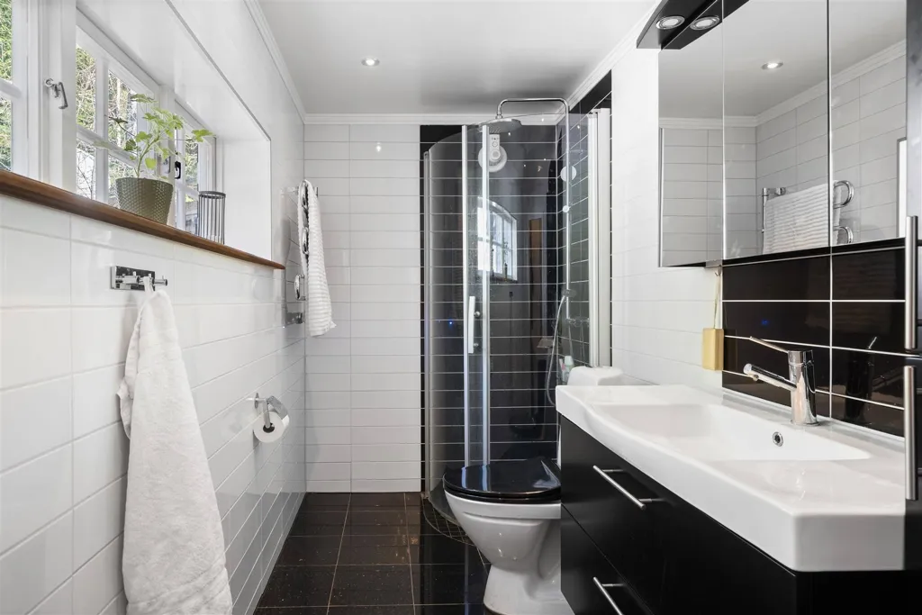 Salles de bain - Generations Home with Pool in Rural Setting