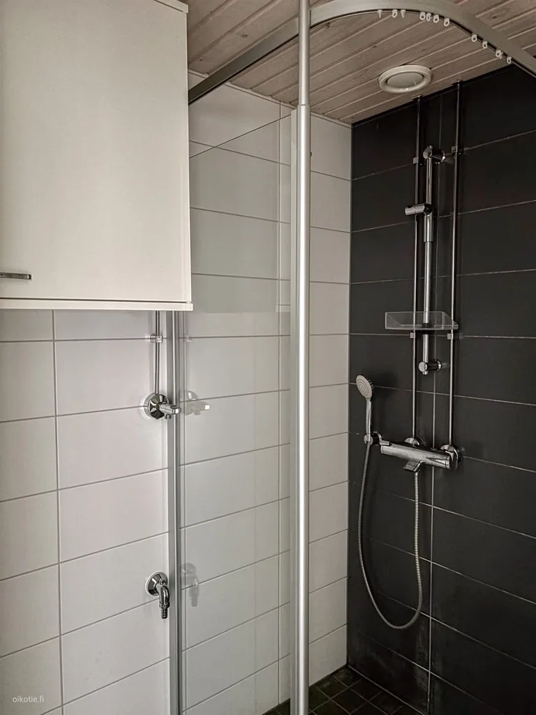 Bagni - Spacious Apartment with Balcony in Länsimäki, Vantaa