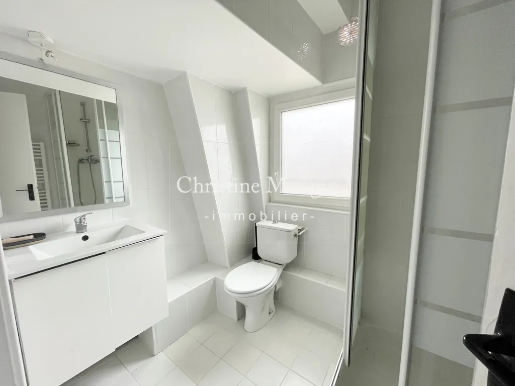 Vannitoad - 2-Bedroom Apartment with View in Issy-les-Moulineaux
