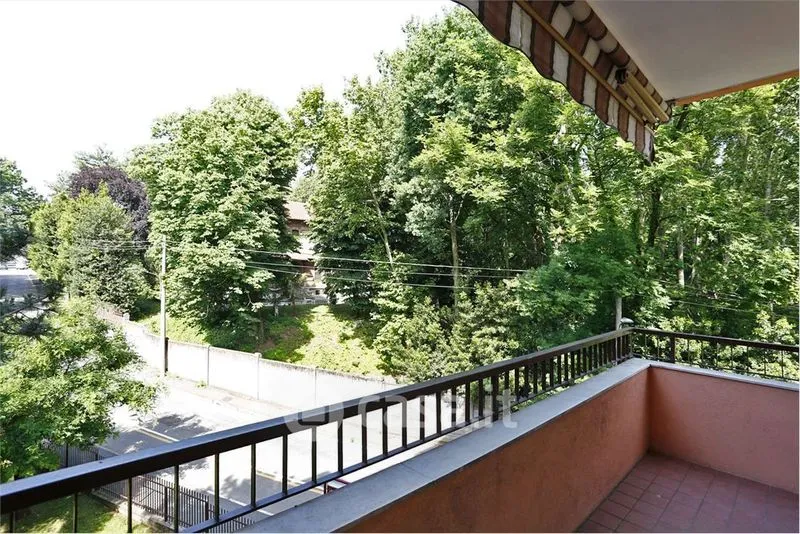 Balcone - Monolocale con balcone nel centro di Castellanza
